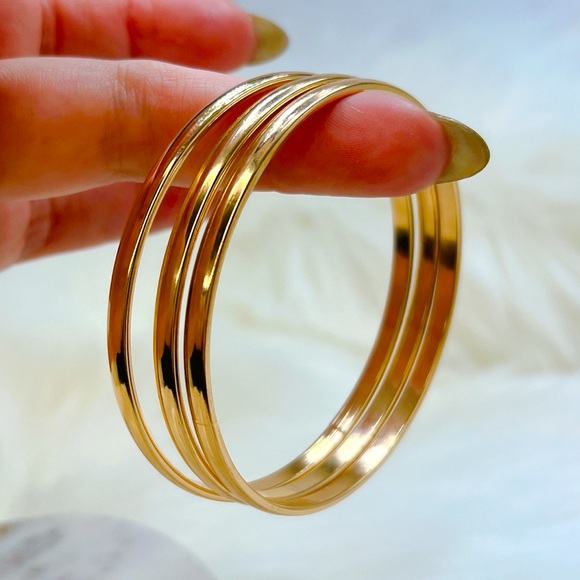 Nordstrom Jewelry - Yellow gold plated 3 bangle bracelet set 🌟 M fit